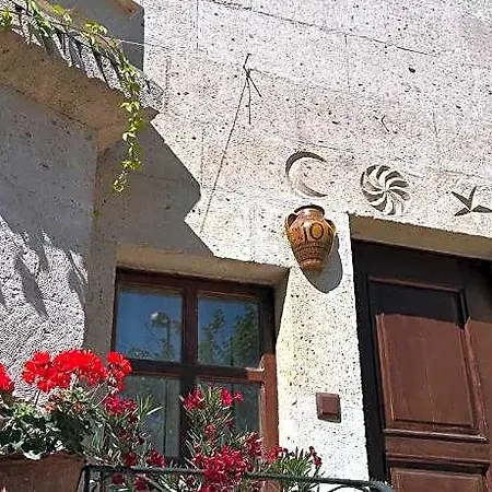 House מלון *